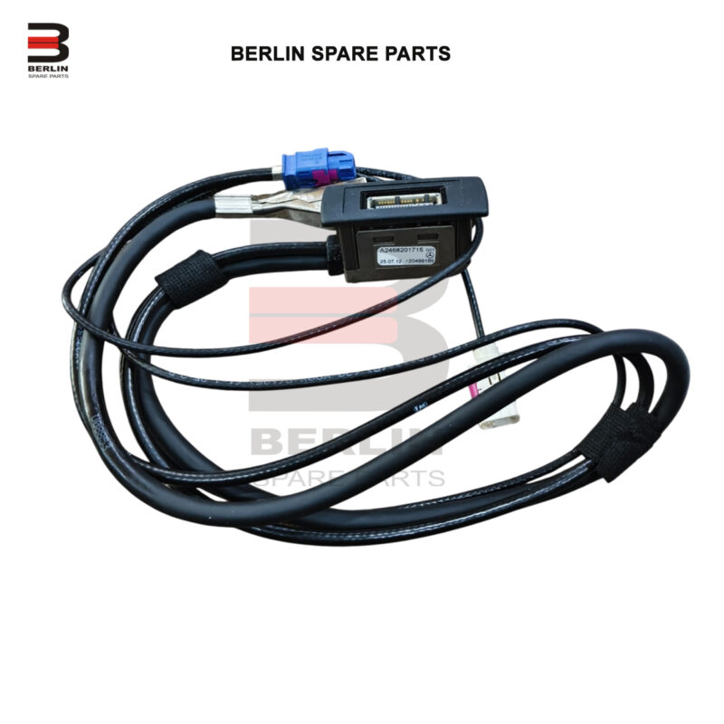 MERCEDES BENZ CLA CLASS W117 USB/AUX INPUT PORT, USED PARTS, 2468201715